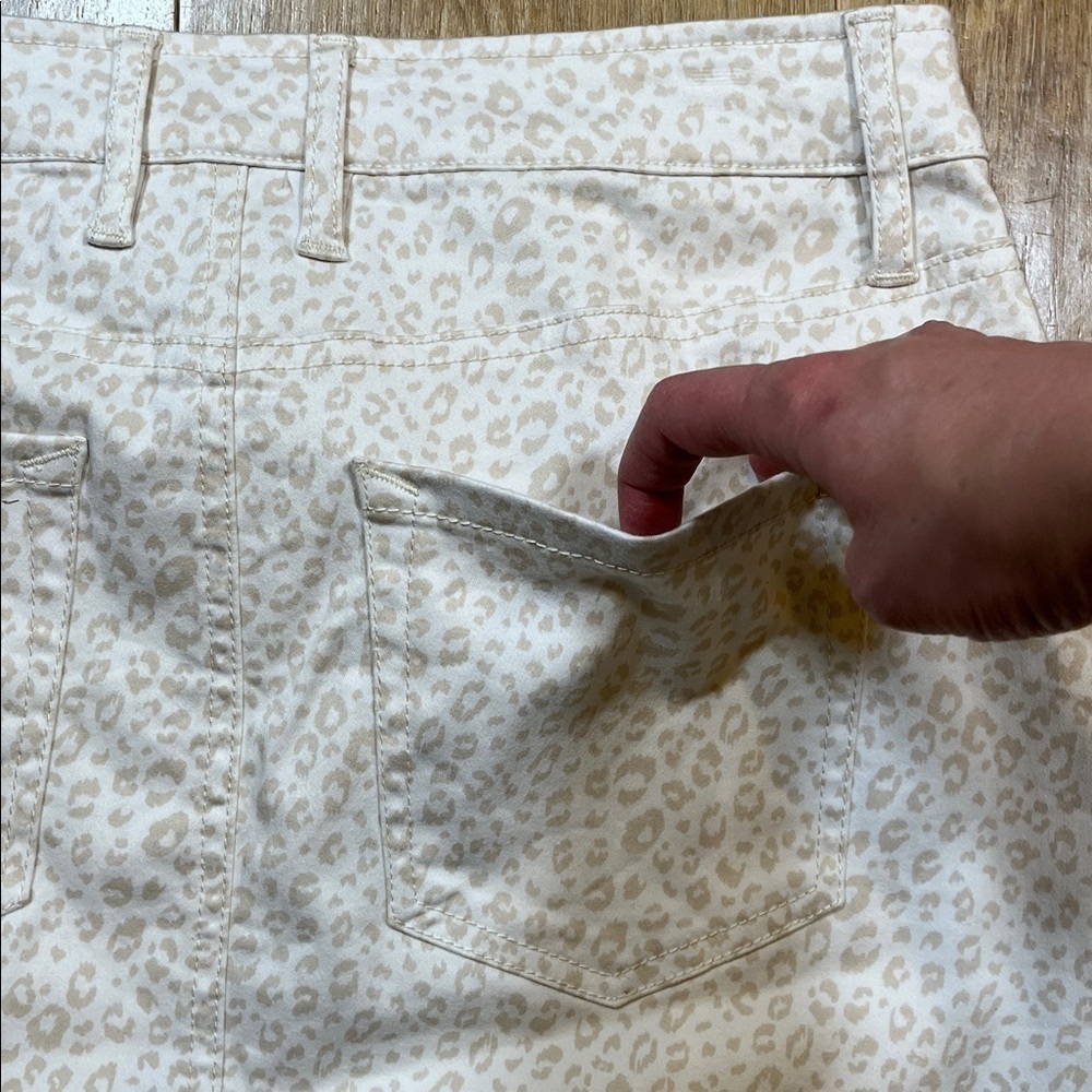 Tommy Bahama Short Skirt Coconut Size 4 Animal Print Cream Stretch Mini EUC - Picture 7 of 13